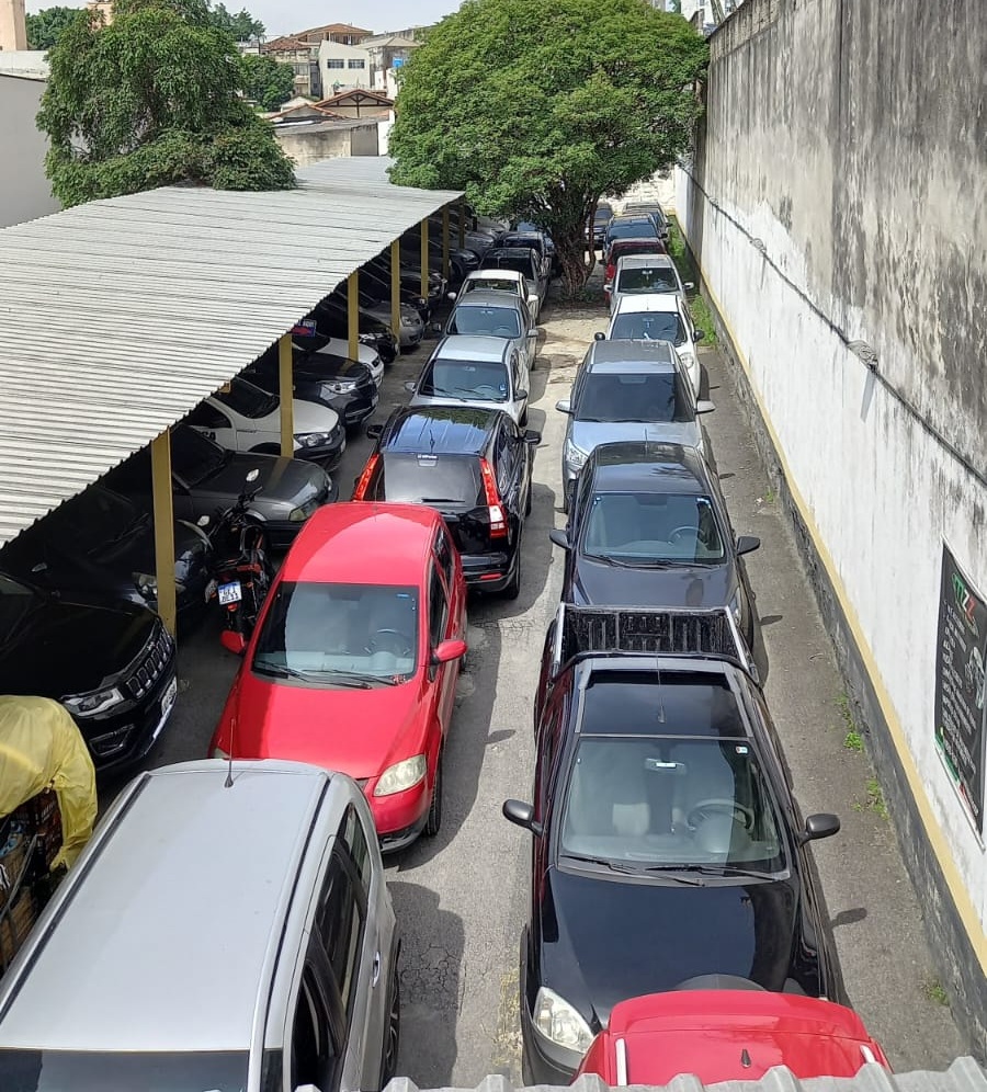 Estacionamento seco em prédio na Liberdade 3